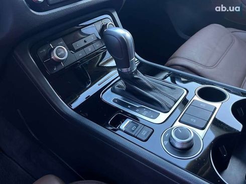 Volkswagen Touareg 2015 - фото 23