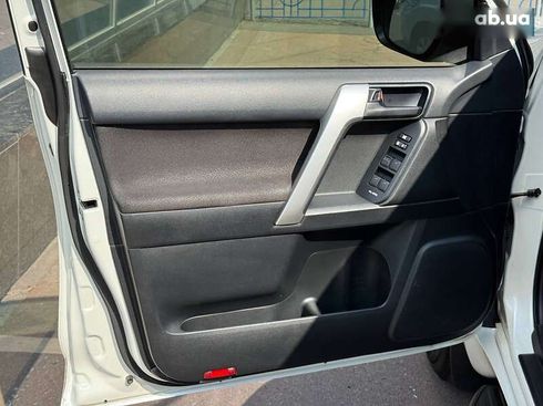 Toyota Land Cruiser Prado 2019 - фото 19
