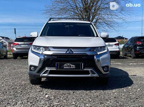 Mitsubishi Outlander 2018 - фото 2