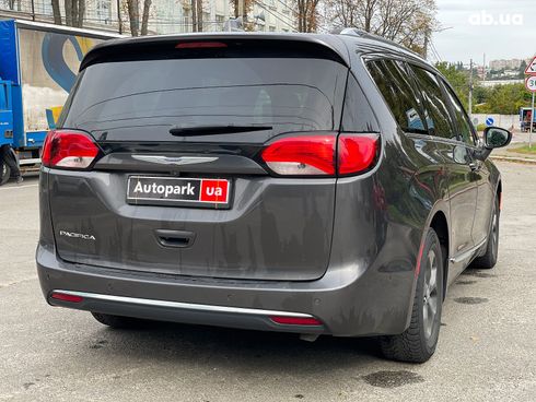 Chrysler Pacifica 2017 серый - фото 11