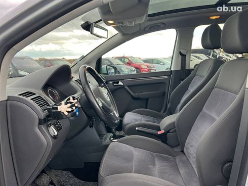 Volkswagen Touran 2012 серый - фото 18