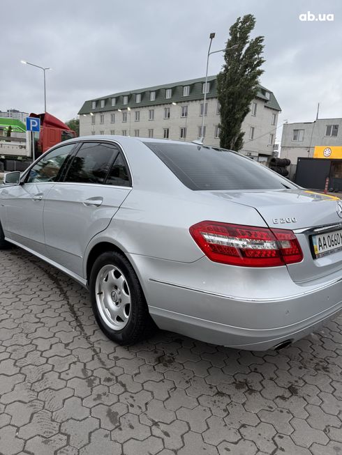 Mercedes-Benz E-Класс 2010 - фото 16