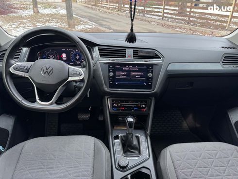 Volkswagen Tiguan 2021 серый - фото 19