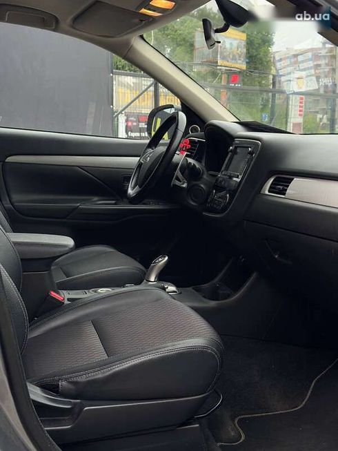 Mitsubishi Outlander 2015 - фото 17