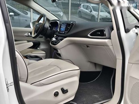 Chrysler Pacifica 2017 - фото 10