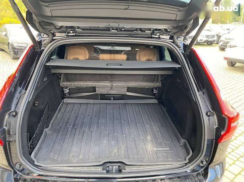 Volvo XC60 2019 - фото 30