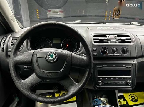 Skoda Fabia 2010 - фото 11