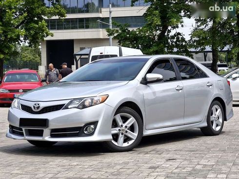 Toyota Camry 2013 - фото 2