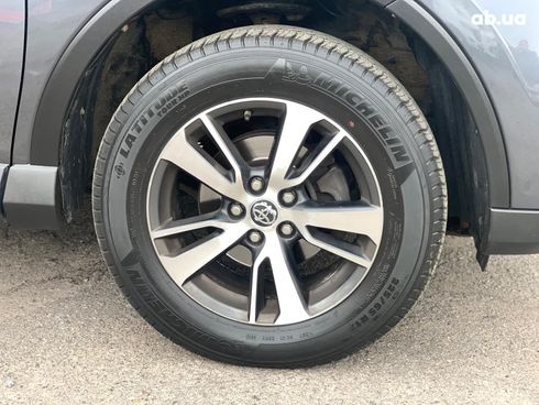 Toyota RAV4 2016 серый - фото 13