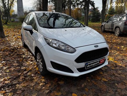 Ford Fiesta 2017 белый - фото 3