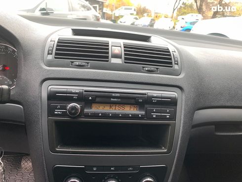 Skoda Octavia 2010 серый - фото 24