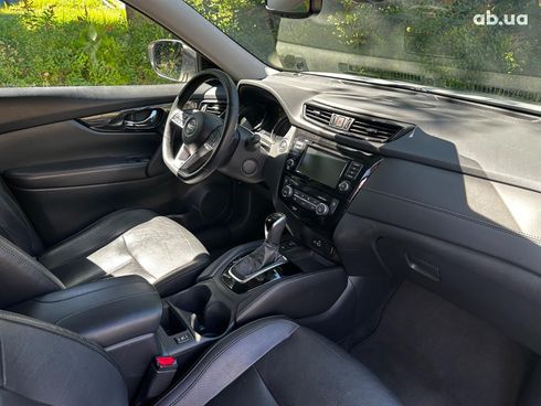 Nissan Rogue 2018 белый - фото 26