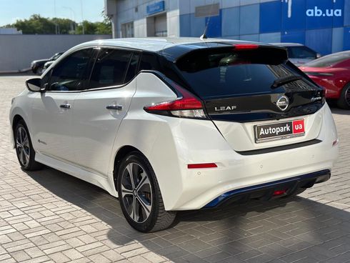 Nissan Leaf 2018 белый - фото 7