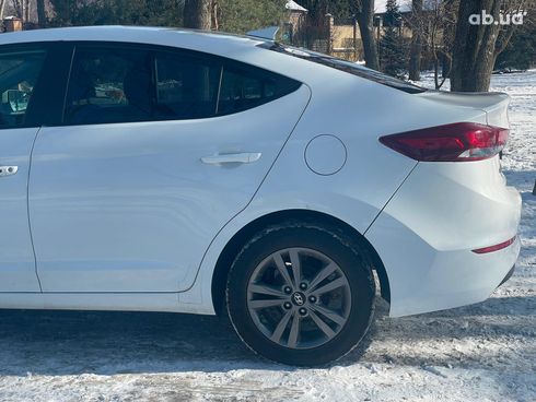 Hyundai Elantra 2017 белый - фото 10