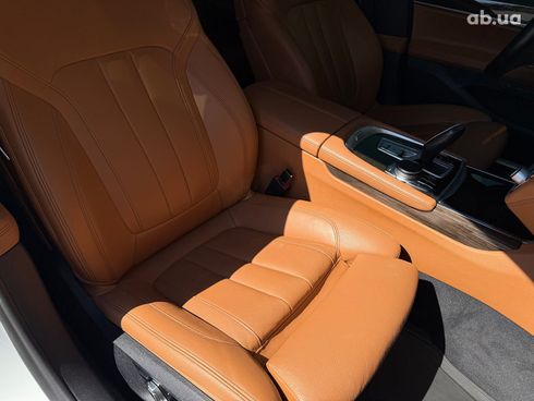 BMW 7 серия 2019 белый - фото 23