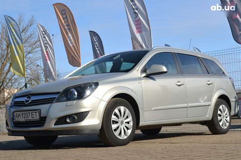 Opel Astra 2010 - фото 2