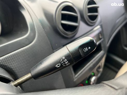 Chevrolet Aveo 2006 белый - фото 20