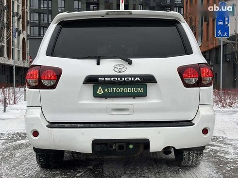 Toyota Sequoia 2017 - фото 11