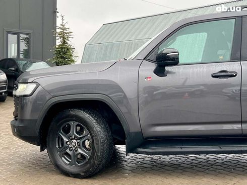 Toyota Land Cruiser 2022 серый - фото 3