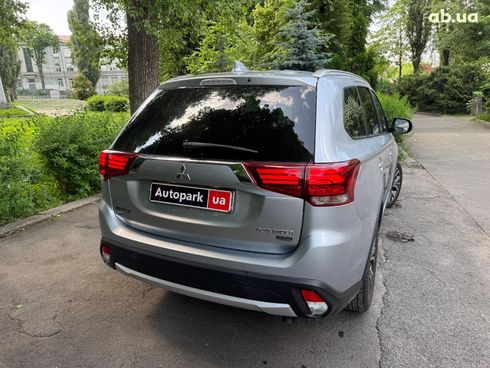Mitsubishi Outlander 2016 серый - фото 6