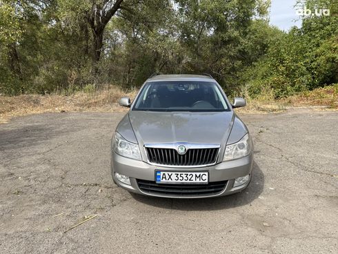 Skoda Octavia 2009 бежевый - фото 2