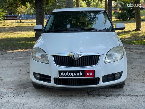 Skoda Fabia 2008 белый - фото 2