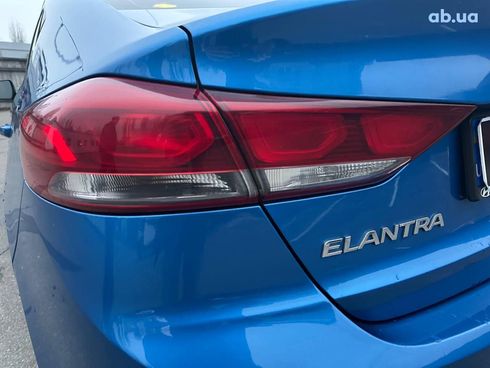 Hyundai Elantra 2016 синий - фото 9