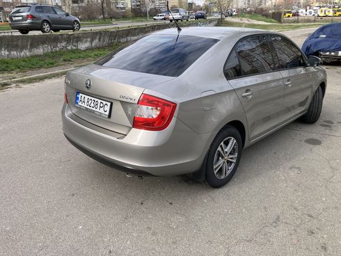 Skoda Rapid 2013 бежевый - фото 16