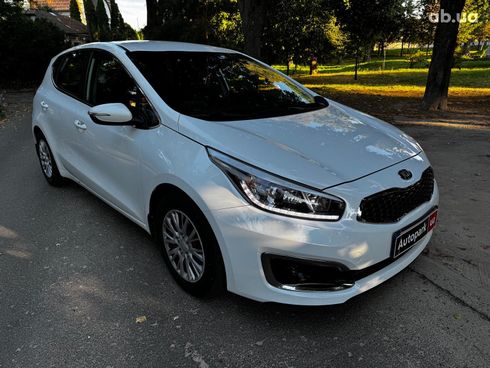 Kia Cee'd 2018 белый - фото 3