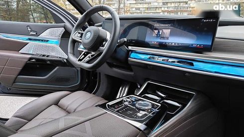 BMW i7 2023 - фото 27