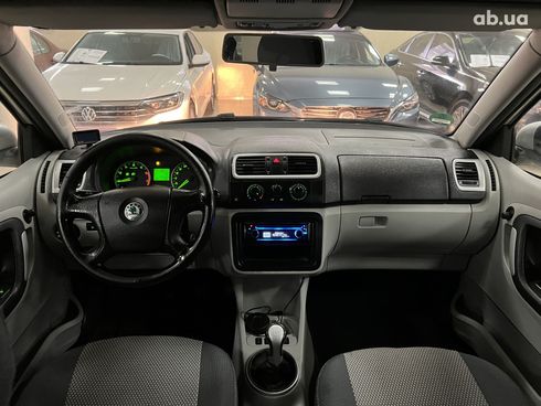 Skoda Fabia 2008 серебристый - фото 4