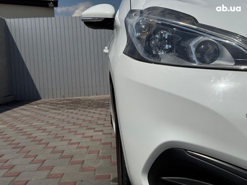 Peugeot 208 2017 белый - фото 8