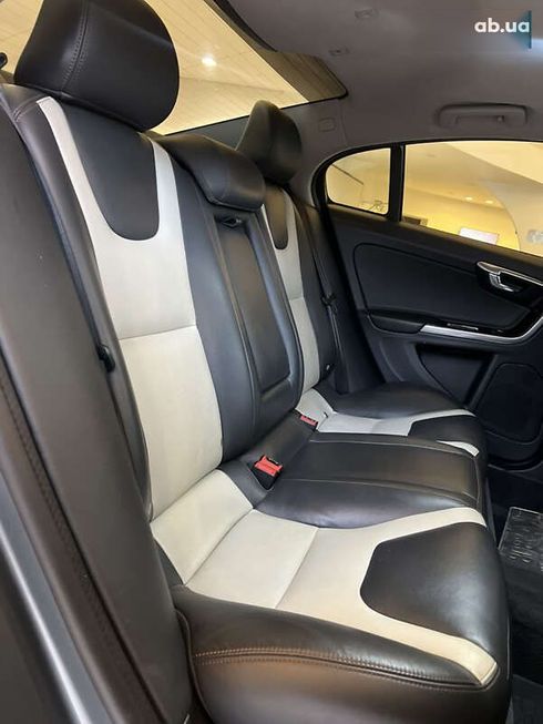 Volvo S60 2015 - фото 13