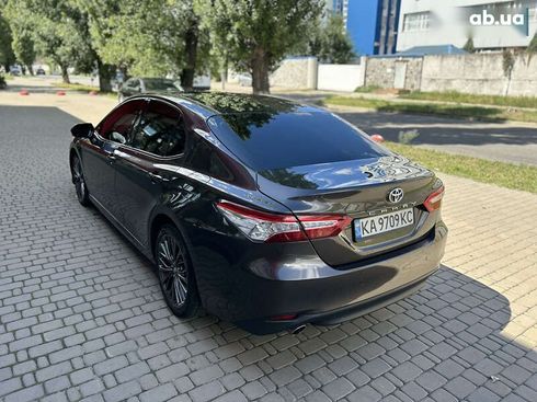 Toyota Camry 2020 - фото 13