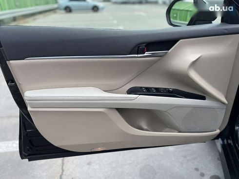 Toyota Camry 2020 - фото 25