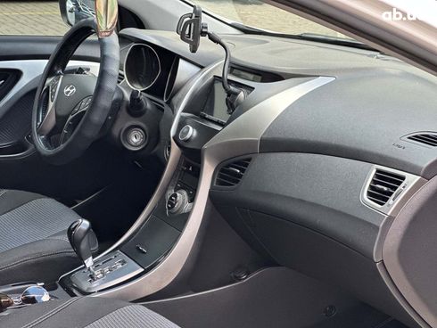 Hyundai Elantra 2013 белый - фото 18