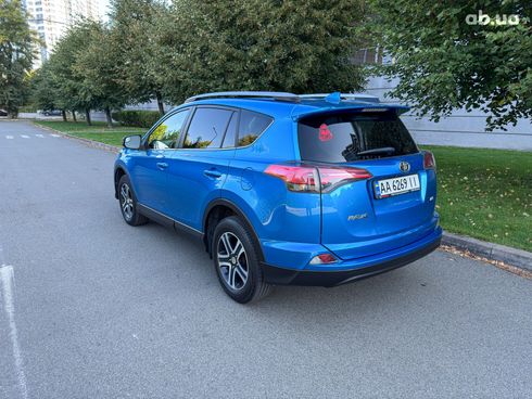 Toyota RAV4 2017 синий - фото 3