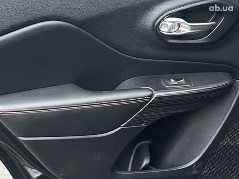Jeep Cherokee 2015 черный - фото 26