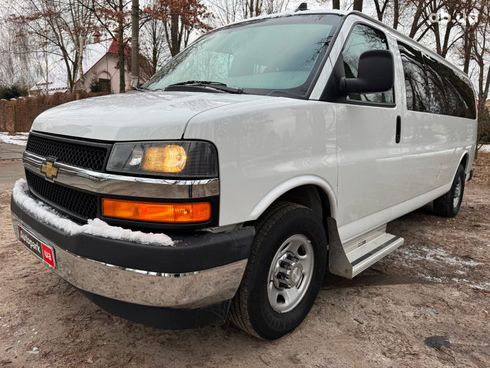 Chevrolet Express 2018 белый - фото 14