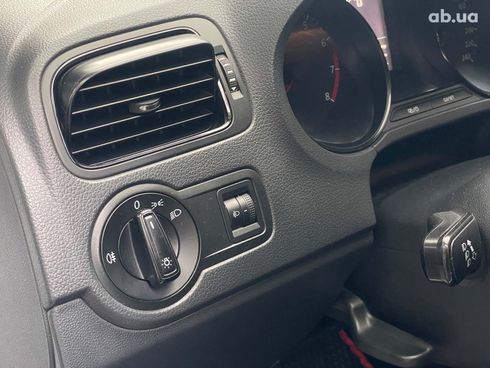 Volkswagen Polo 2015 белый - фото 15