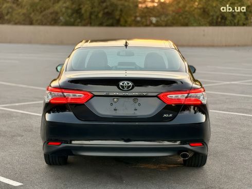 Toyota Camry 2020 черный - фото 6