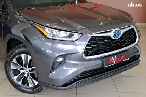 Toyota Highlander 2022 серый - фото 3