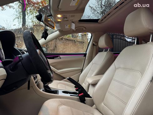 Volkswagen Passat 2012 белый - фото 14