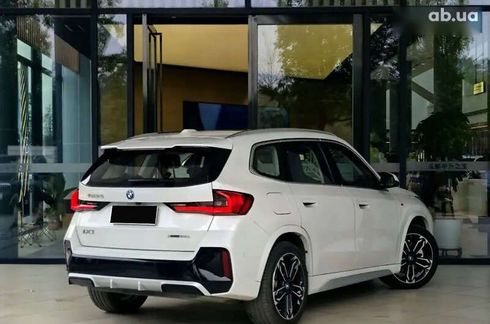 BMW iX1 2023 - фото 3