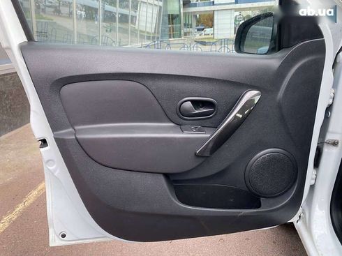 Renault Sandero 2021 - фото 19