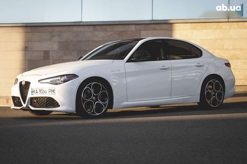 Alfa Romeo Giulia 2022 - фото 7