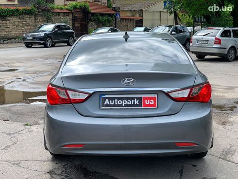 Hyundai Sonata 2011 серый - фото 6
