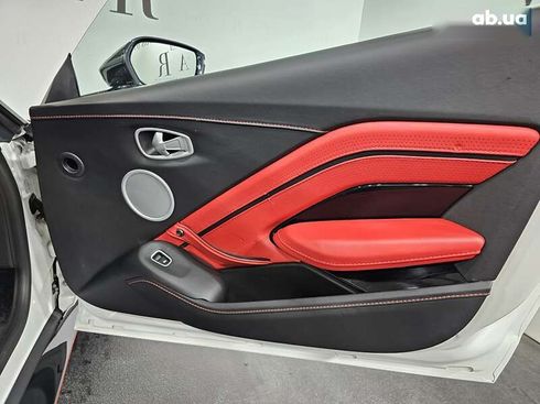 Aston Martin Vantage 2021 - фото 17