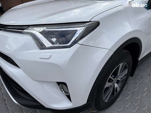 Toyota RAV4 2017 - фото 30