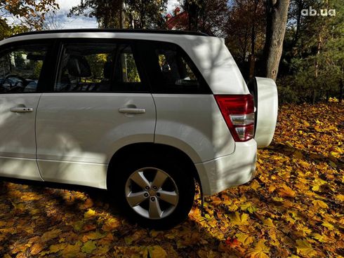 Suzuki Grand Vitara 2010 белый - фото 9
